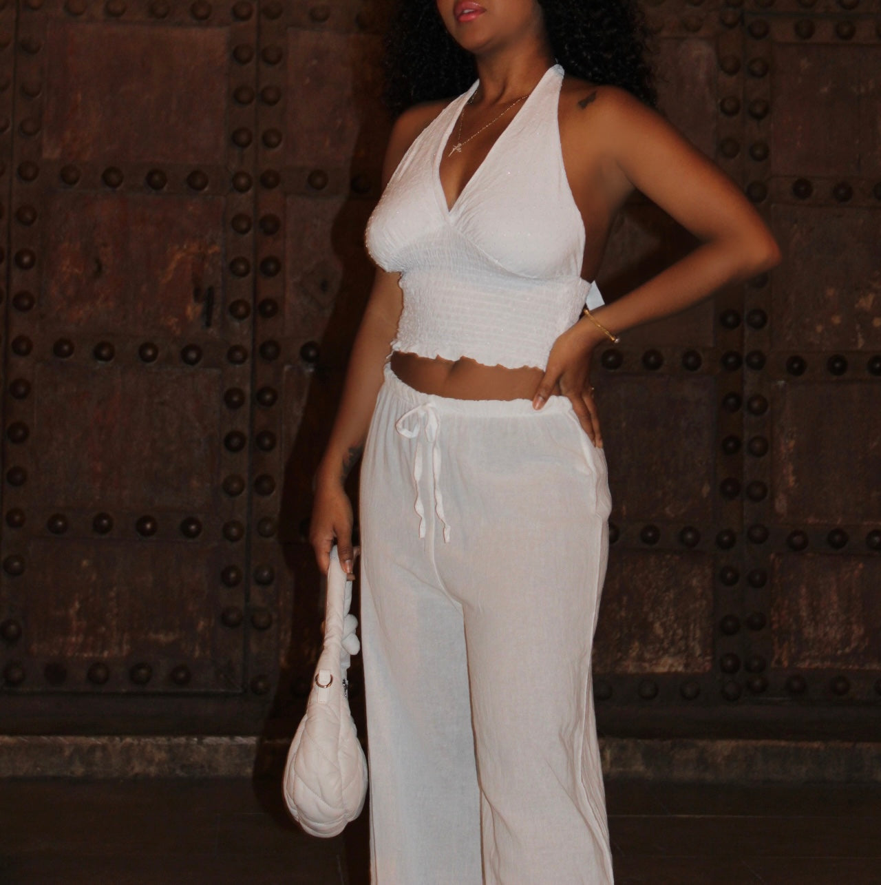 Conjunto Veraniego Blanco de 2 Piezas: Top Halter + Pantalón Palazzo de Gasa – Estilo Fresco y Elegante