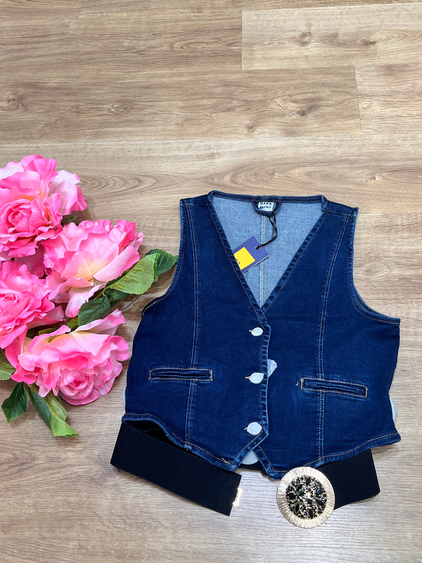 Chaleco vaquero mujer sin mangas – Estilo casual urbano, con botones elegantes y bolsillos decorativos Perfecto para looks denim modernos y versátiles