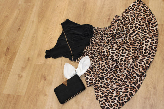 Vestido Corto de Mujer con Estampado Animal de Leopardo y Parte Superior Negra – Diseño con Volantes, Cintura Fruncida y Estilo Elegante para Verano, Fiesta o Diario
